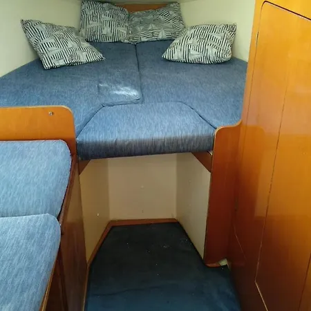 Coast Top Gun Botel *