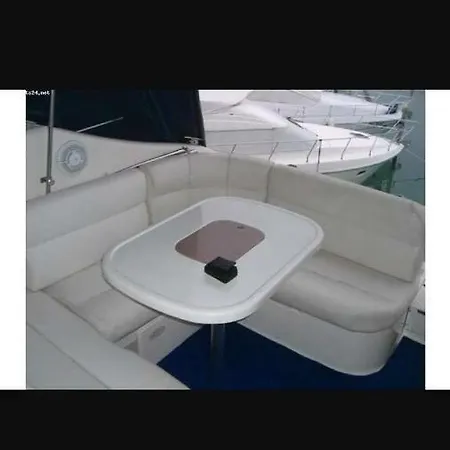 Botel Coast Top Gun *